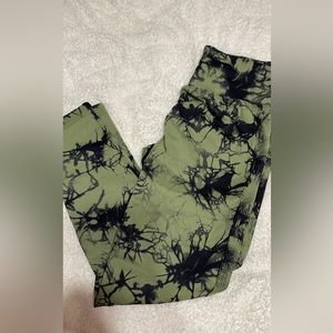 Scrunch butt tie dye leggings